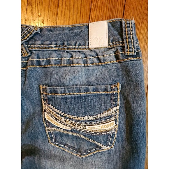 Maurices Jeans Womens 11 / 12 Distressed Cropped Capri Embroidered Stretch Jeans - Picture 4 of 4